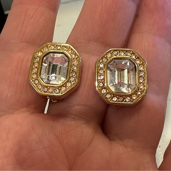 Vintage Swarovski Earrings clip-ons, signed S.A.L., gold tone w/ clear crystals - Picture 3 of 11